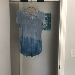 Stylish V-neck with Cross Vintage Ombré Tee